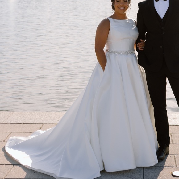 Essence of Australia Wedding Dress - Picture 5 of 7